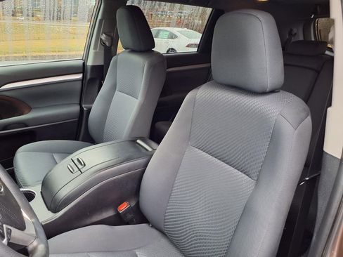 Used 2019 Toyota Highlander LE image 14