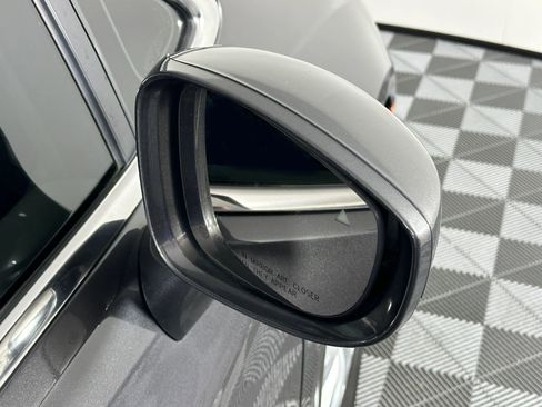 Used 2017 Chrysler Pacifica Touring-L image 9