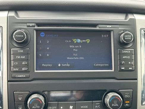 Used 2017 Nissan Titan SV image 15