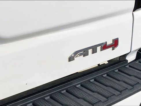 Used 2021 GMC Sierra 1500 AT4 w/ AT4 Value Package image 9