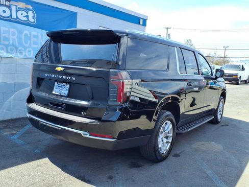 Used 2025 Chevrolet Suburban LT AWD/4WD image 6