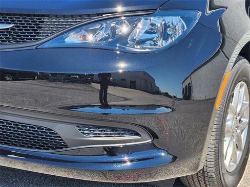 New 2026 Chrysler Voyager LX image 6