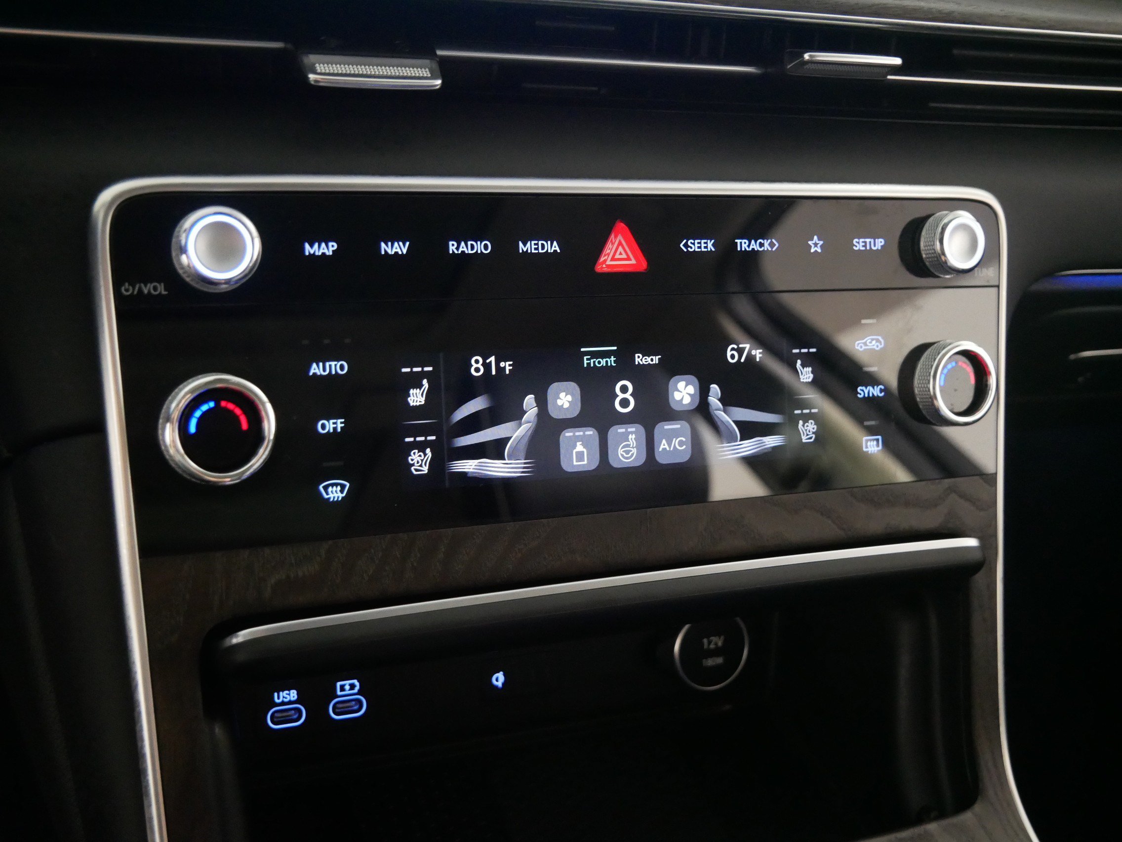 Certified 2025 Genesis GV80 3.5T Prestige AWD/4WD image 23