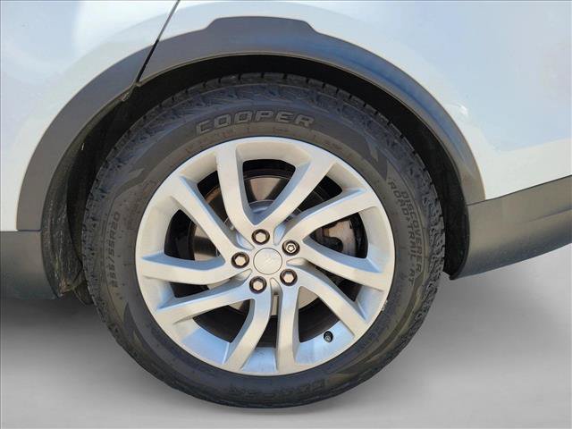 Used 2017 Land Rover Discovery SE AWD/4WD image 28
