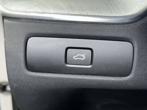 Used 2025 Volvo XC60 B5 Plus AWD/4WD image 27