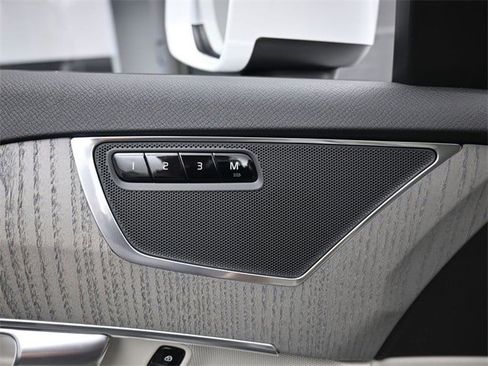 New 2025 Volvo XC90 B6 Plus w/ Protection Package Premier image 22