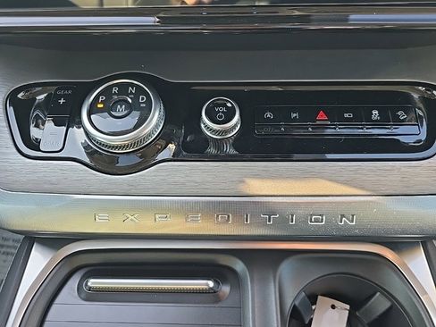 New 2025 Ford Expedition Max Platinum w/ Driver's Package image 39
