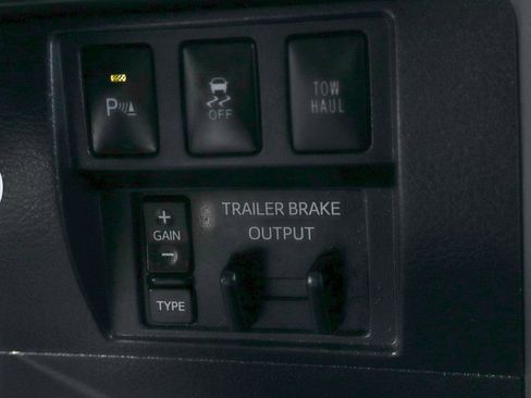 Used 2017 Toyota Tundra SR5 w/ SR5 Upgrade Package image 30