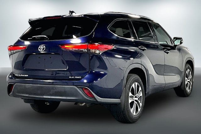 Used 2021 Toyota Highlander XLE AWD/4WD image 8