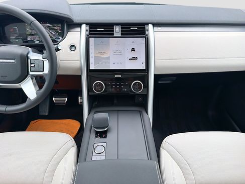 Used 2025 Land Rover Discovery Dynamic SE AWD/4WD image 20