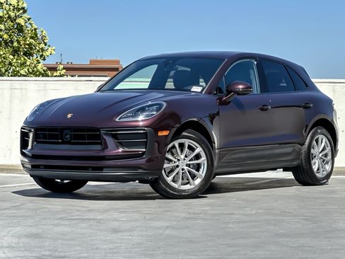 Certified 2023 Porsche Macan AWD/4WD image 1