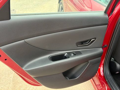 Certified 2025 Hyundai Elantra Sport FWD image 18