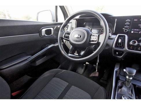 Used 2021 Kia Sorento LX image 11