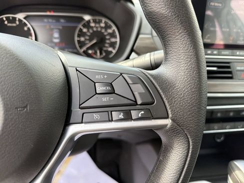 Used 2025 Nissan Altima 2.5 SV FWD image 20