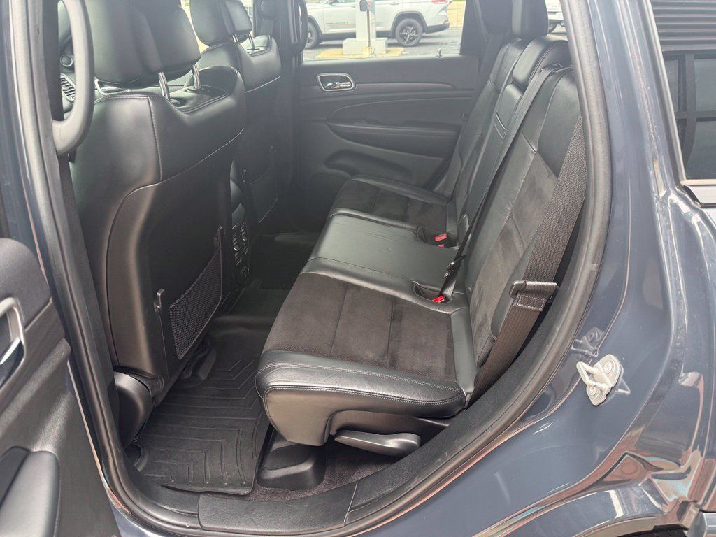 Used 2018 Jeep Grand Cherokee Altitude AWD/4WD image 12