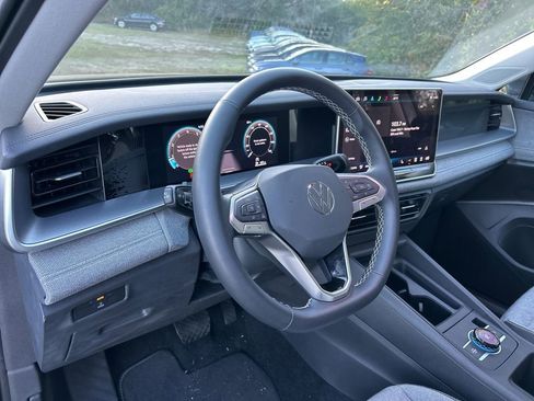 Used 2025 Volkswagen Tiguan S image 21