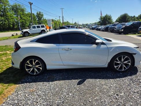 Used 2019 Honda Civic Touring image 15