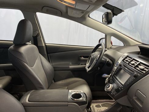 Used 2013 Toyota Prius V image 41