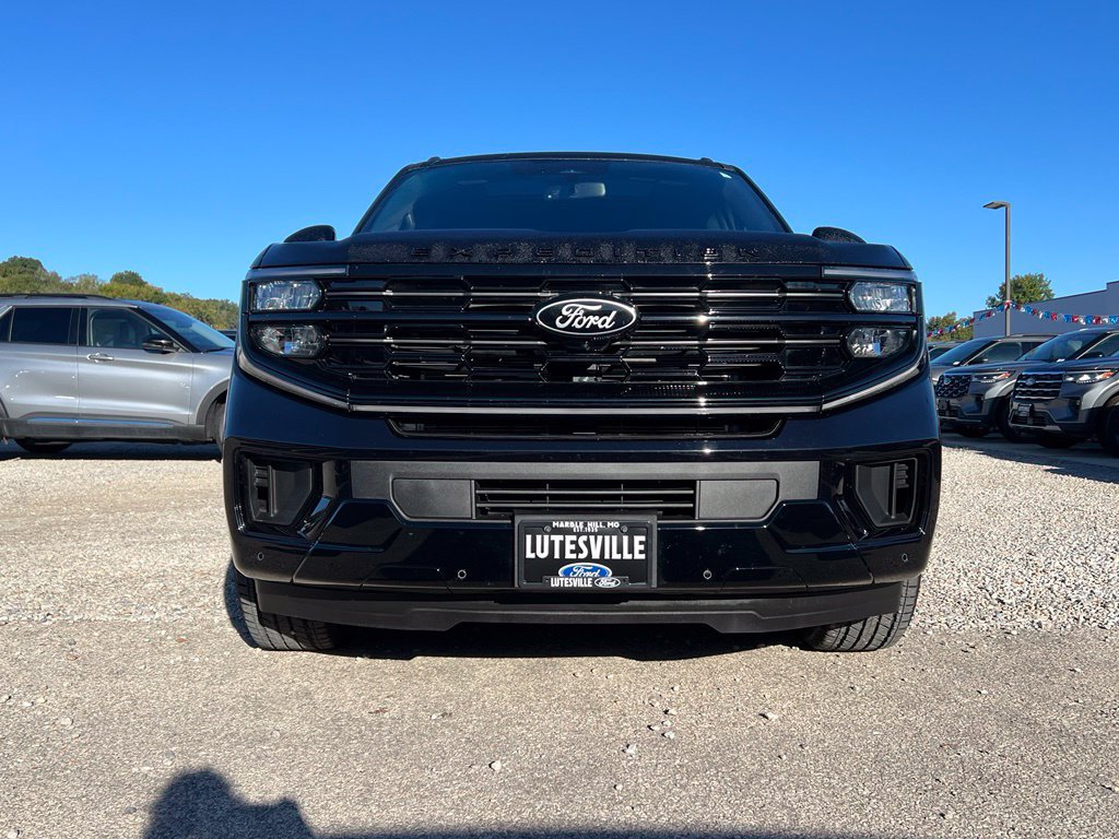 Used 2025 Ford Expedition Platinum w/ Stealth Performance Package AWD/4WD image 3