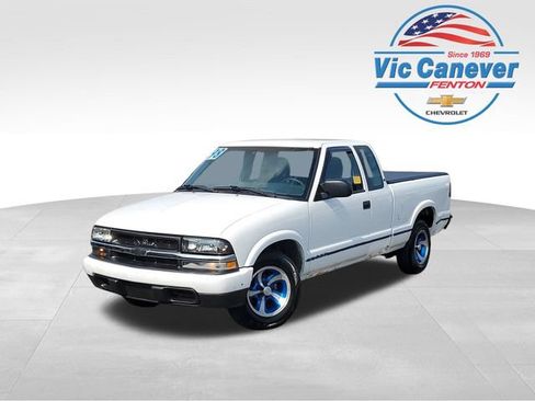 Used 1998 Chevrolet S10 Pickup LS w/ Preferred Equipment Group RWD image 1
