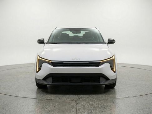 Used 2025 Kia K4 LXS image 2
