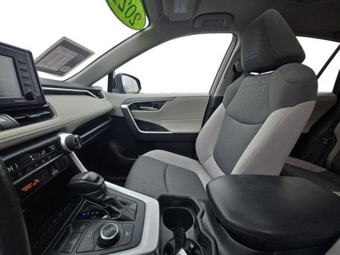 Used 2021 Toyota RAV4 XLE w/ Convenience Package image 10
