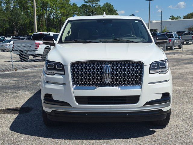 Used 2023 Lincoln Navigator Reserve AWD/4WD image 2