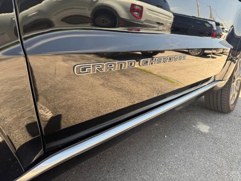 Used 2019 Jeep Grand Cherokee Summit AWD/4WD image 17