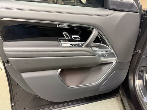 Used 2025 Land Rover Range Rover SE AWD/4WD image 10