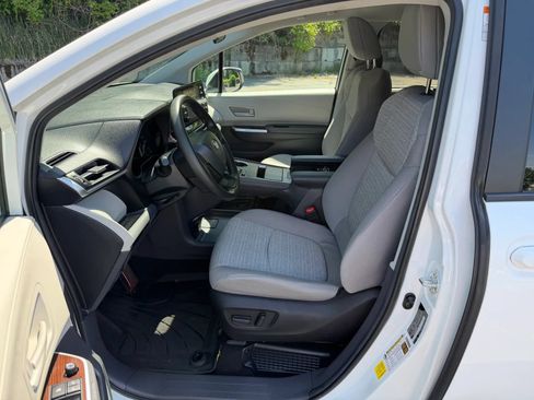 Used 2022 Toyota Sienna LE AWD/4WD image 53