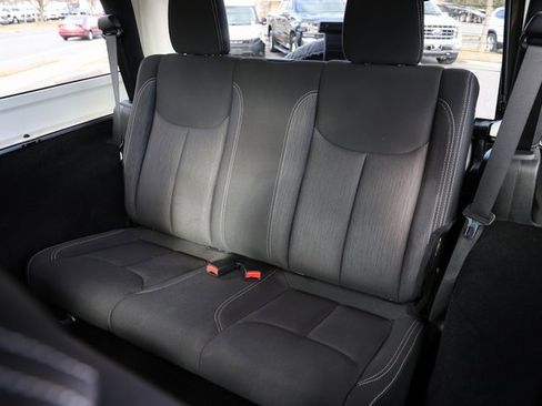 Used 2018 Jeep Wrangler Sahara w/ Connectivity Group image 16