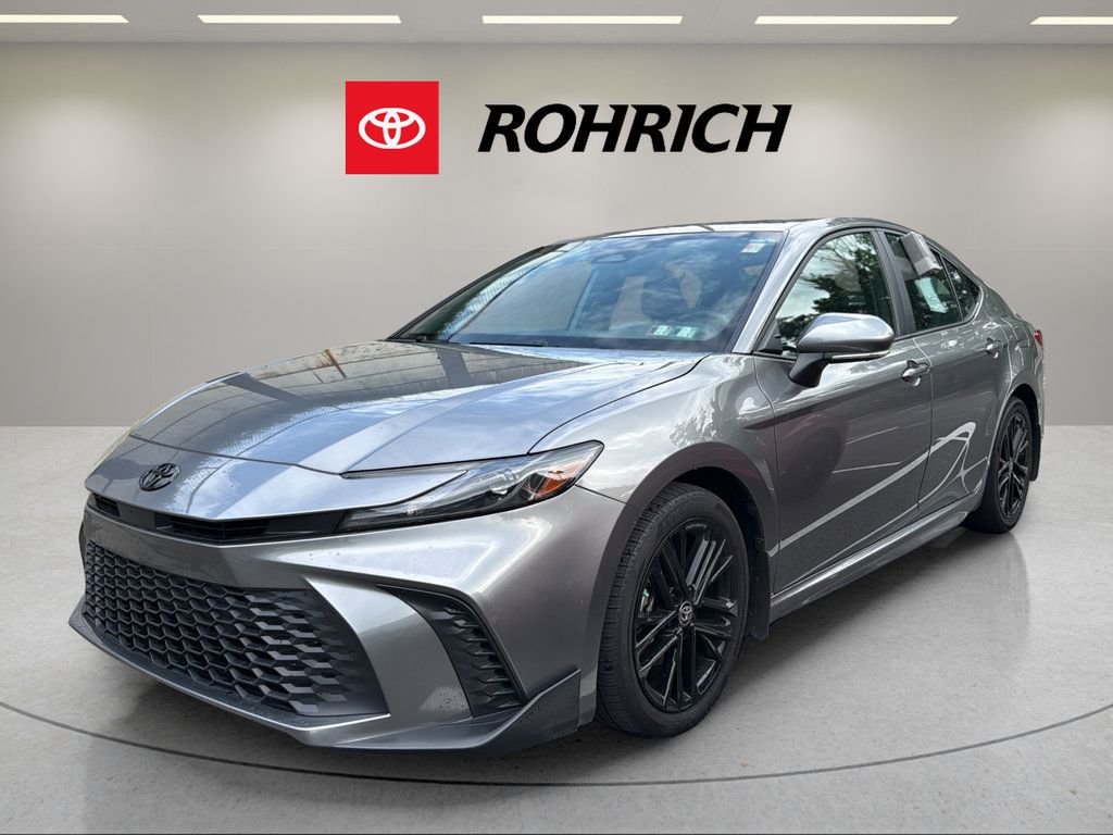 Used 2025 Toyota Camry SE w/ Convenience Package FWD image 1