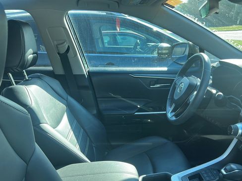 Used 2021 Toyota RAV4 XLE Premium AWD/4WD image 8