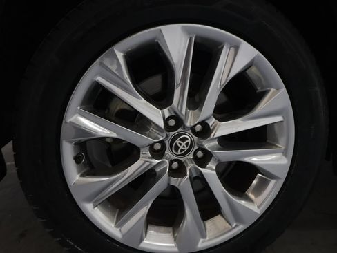Used 2024 Toyota Highlander Limited FWD image 36