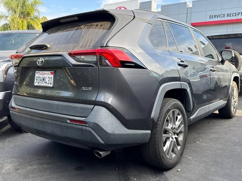 Used 2021 Toyota RAV4 XLE Premium FWD image 5