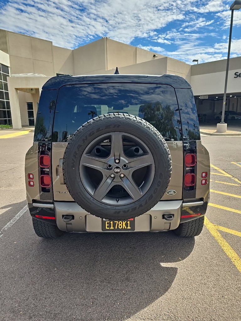 Used 2023 Land Rover Defender 90 X-Dynamic SE AWD/4WD image 5