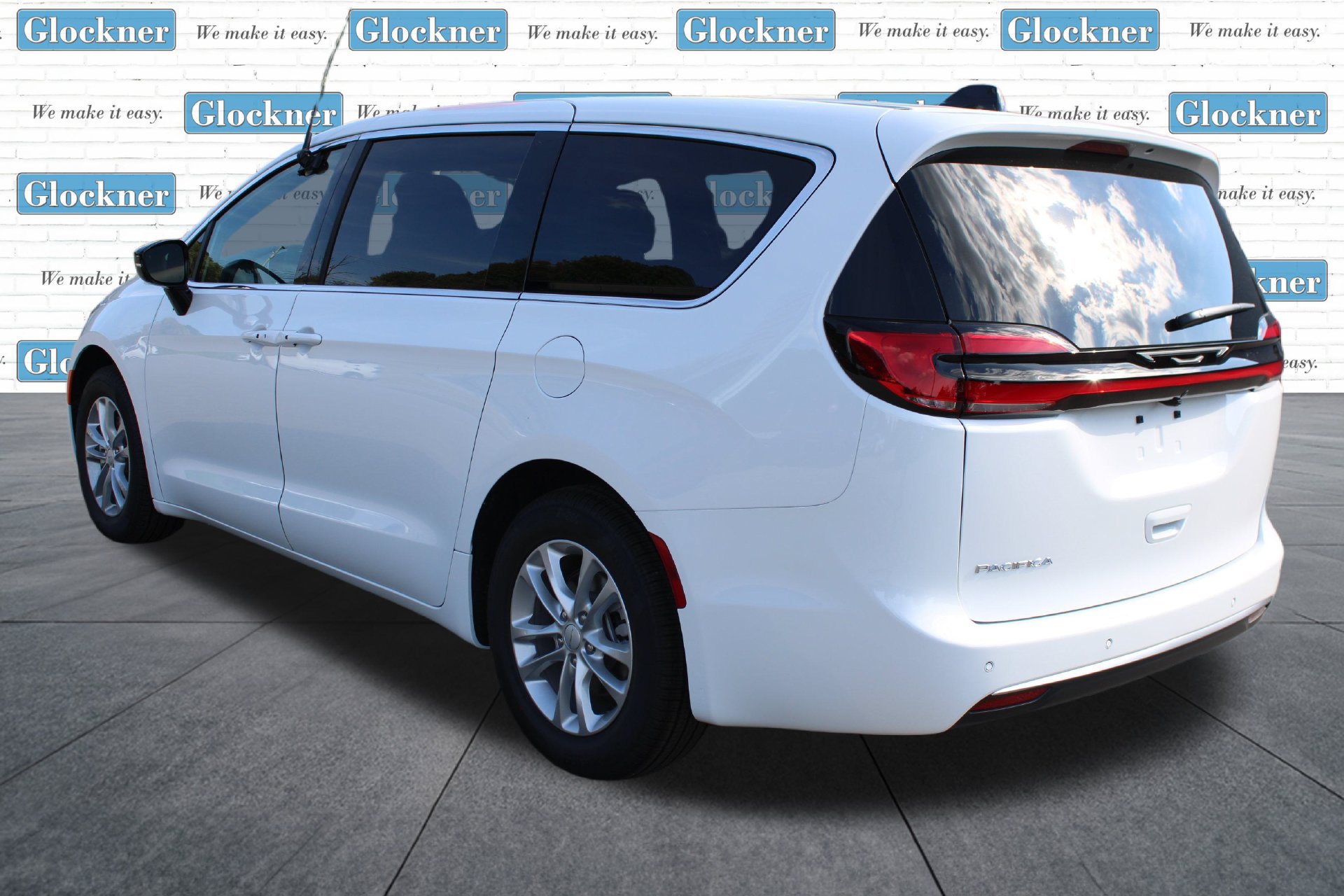 New 2027 Chrysler Pacifica Select FWD image 8
