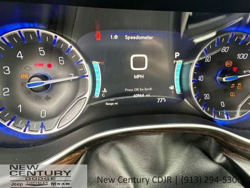 Used 2023 Chrysler Pacifica Limited FWD image 24