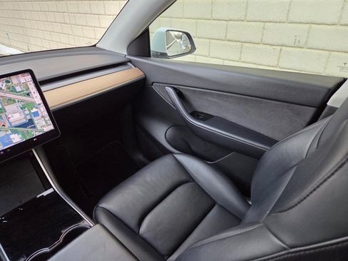 Used 2020 Tesla Model Y Long Range image 30