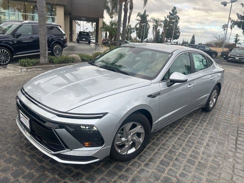 New 2025 Hyundai Sonata SE image 2