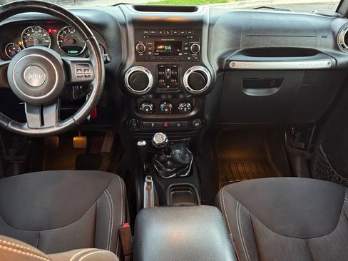 Used 2016 Jeep Wrangler Unlimited Sahara w/ Connectivity Group image 20