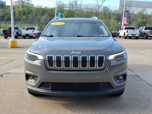 Used 2019 Jeep Cherokee Latitude Plus w/ Comfort/Convenience Group AWD/4WD image 3
