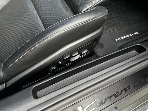 Certified 2022 Porsche 911 Carrera GTS image 25