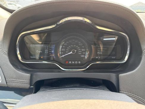 Used 2019 Lincoln MKT AWD image 16