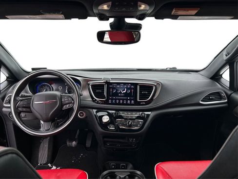 Used 2020 Chrysler Pacifica Limited w/ Quick Order Package 27H Red S image 30