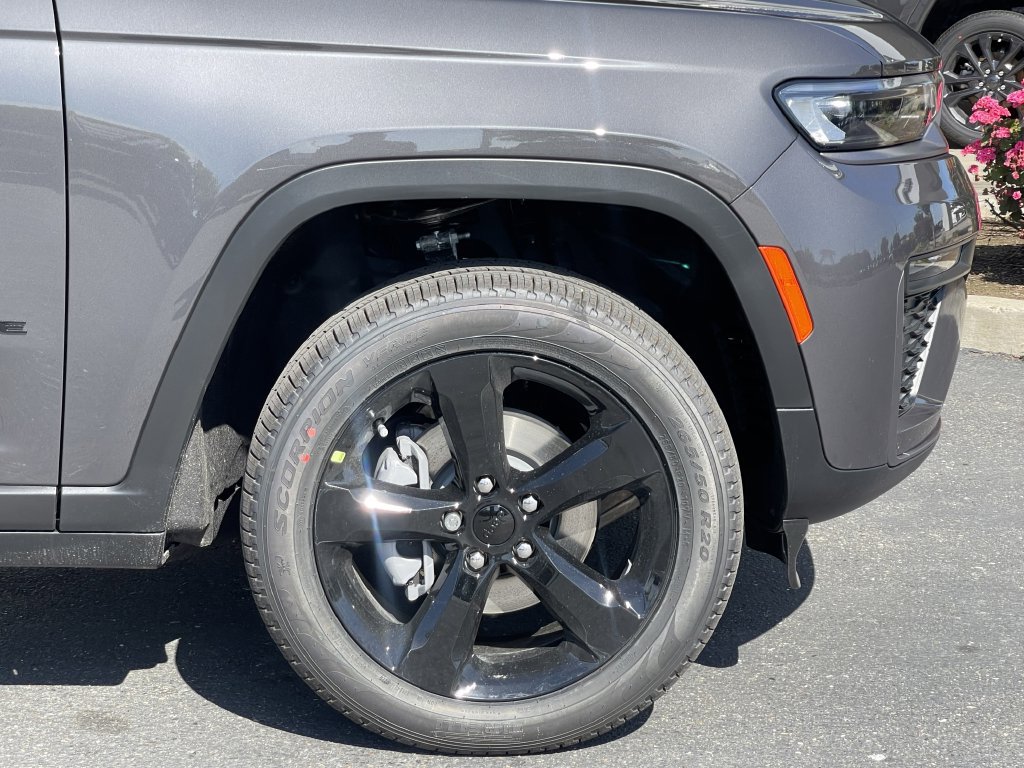 New 2026 Jeep Grand Cherokee Limited w/ Limited Altitude Package AWD/4WD image 7