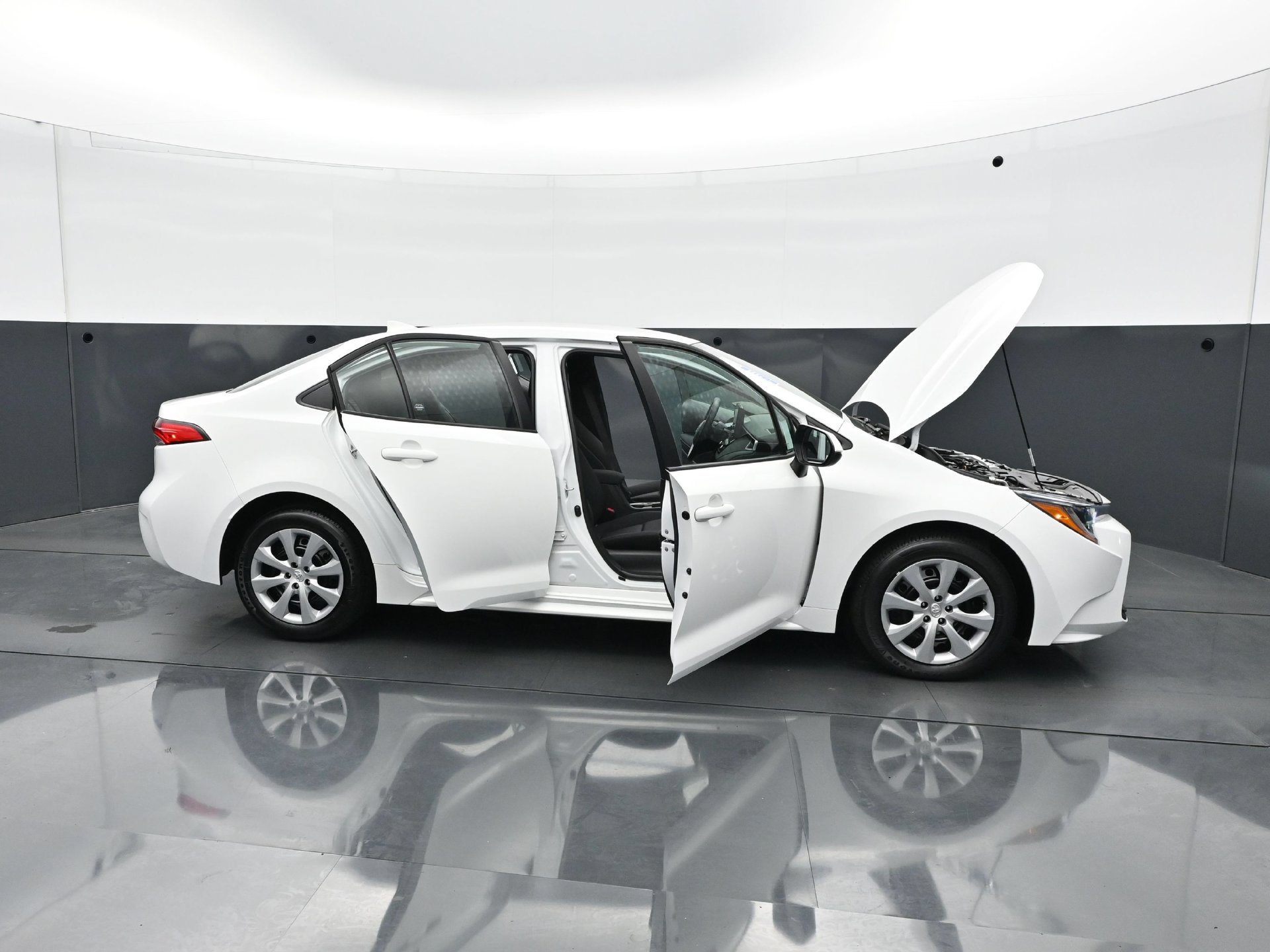 Used 2024 Toyota Corolla LE FWD image 34