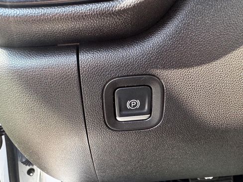 Used 2022 Chevrolet Silverado 1500 Custom AWD/4WD image 19