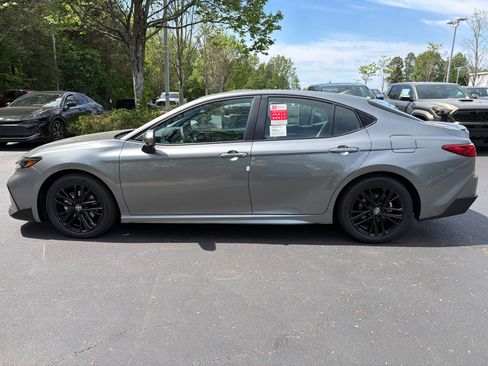 Used 2026 Toyota Camry SE FWD image 6