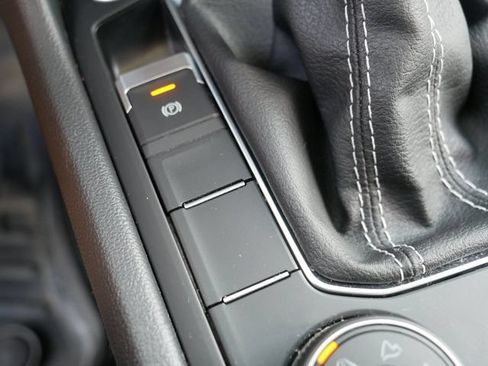 Certified 2022 Volkswagen Taos SE FWD image 34